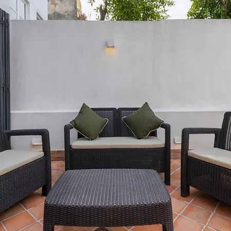 Sunny Garden 2bdr By Lovelystay דירה