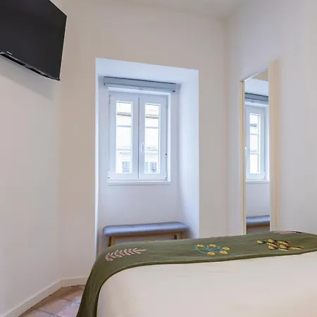 Sunny Garden 2bdr By Lovelystay リスボン