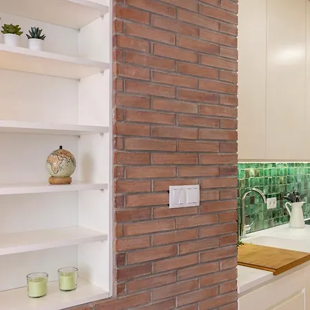 Apartment Sunny Garden 2bdr By Lovelystay