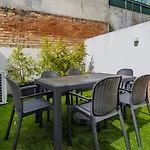 Apartment Sunny Garden 2bdr By Lovelystay