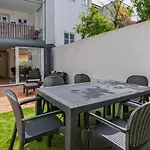 Apartment Sunny Garden 2bdr By Lovelystay *