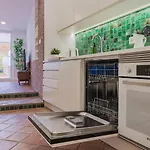 Apartment Sunny Garden 2bdr By Lovelystay *